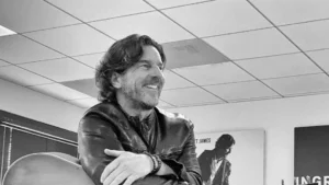 Fallece el cantautor ganador del Grammy Brett James en accidente aéreo