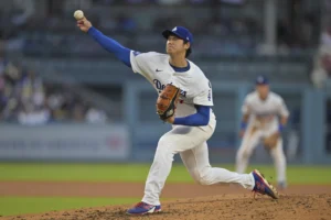 Ohtani lanza cinco entradas sin hit y luego conecta su jonrón 50 de la temporada