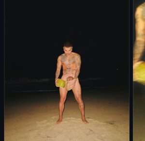 Rauw Alejandro causa sensación en redes con sesión de fotos provocativa y nuevo álbum