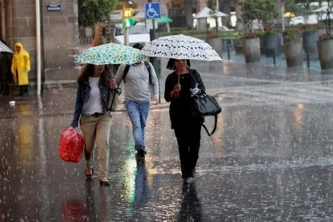 COE coloca 17 provincias y el Distrito Nacional en alerta por vaguada y onda tropical