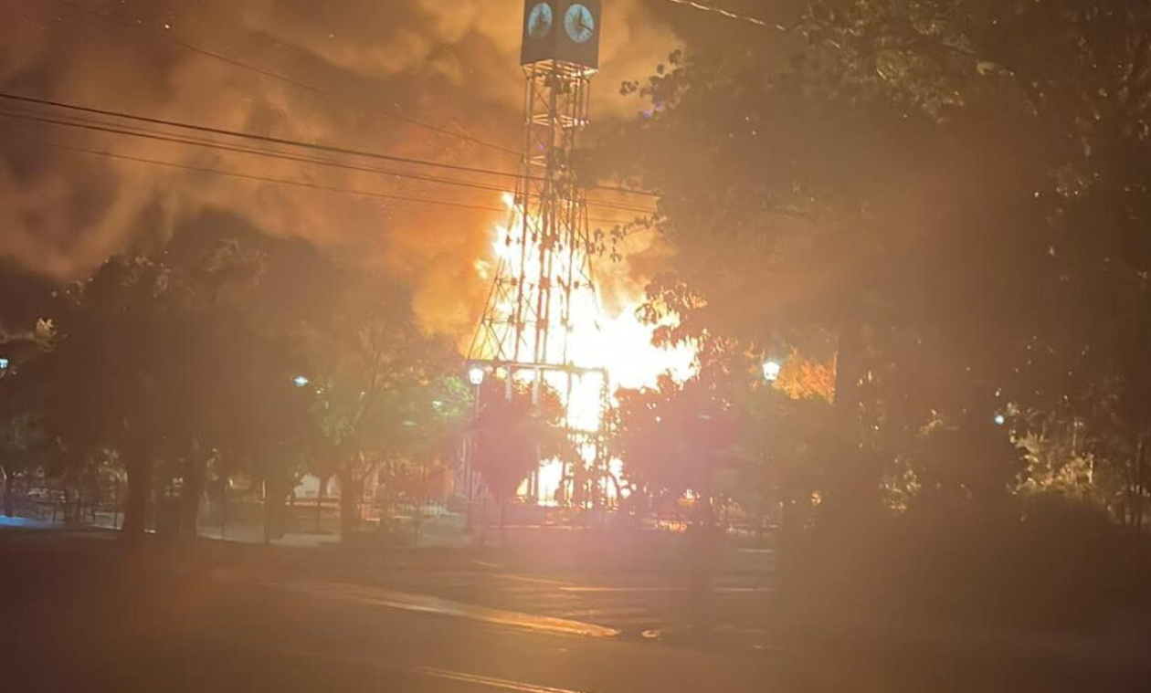 Incendio destruye histórica Villa Doña Emilia en Montecristi