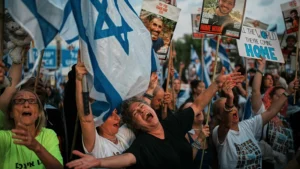Liberados los últimos 20 israelíes retenidos por Hamás Las autoridades israelíes anunciaron el regreso de un primer grupo de siete rehenes antes de las 07H00 GMT. Los cautivos fueron entregados a la Cruz Roja, que los llevó después al ejército israelí. El segundo grupo de 13 rehenes fue liberado poco después, y el ejército debe recibirlos en breve de manos de la Cruz Roja.