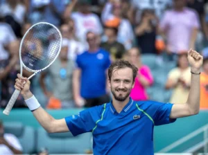 Medvedev frustró a otro Top Ten; es favorito para semifinales de Shanghai