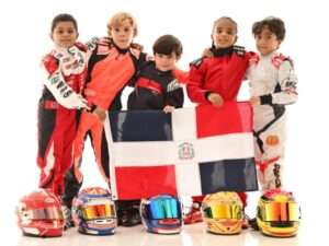 Reciben a niño dominicano campeón mundial de Kartismo en España