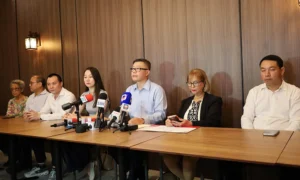 Suspenden rueda de prensa sobre cierres irregulares de comercios chinos