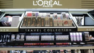 La estrategia detrás de la compra del negocio de belleza de Kering por L’Oréal
