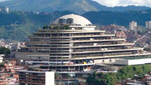 Maduro inaugura la Navidad desde el infame centro de torturas El Helicoide