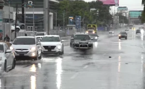 Fuertes aguaceros y tormentas eléctricas por efectos indirectos de Melissa