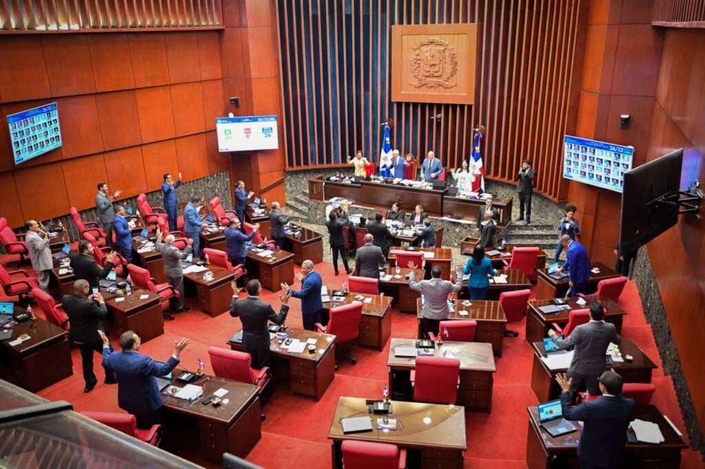 Senado aprueba en segunda lectura reforma laboral sin tocar beneficios de cesantía