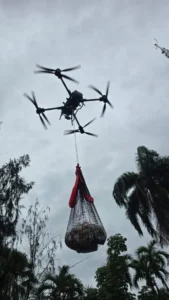 ¡Tecnología al rescate! Drones del 911 llevan alimentos a zonas afectadas por Melissa
