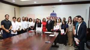 37 becas otorgadas por MESCyT para estudios en Barna Management School