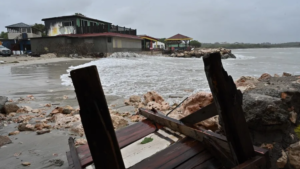 Tres fallecidos en Jamaica vinculadas a preparativos por el paso del huracán Melissa