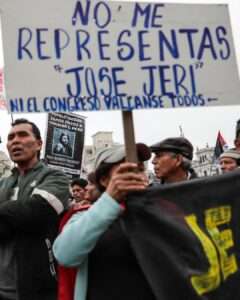 Protestas en Perú dejan un muerto y más de 100 heridos durante manifestaciones contra el gobierno