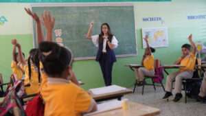 Educación implementa protocolos de emergencia ante lluvias por onda tropical
