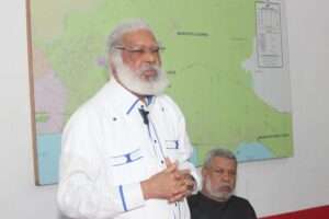 Hubieres anuncia no habrá aumento de pasaje