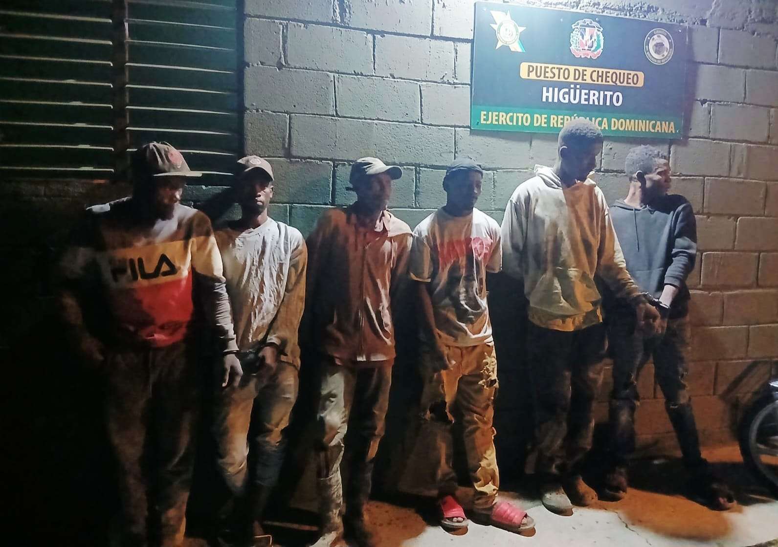 Ejército detiene haitianos indocumentados ocultos en mezcladora de cemento en Elías Piña