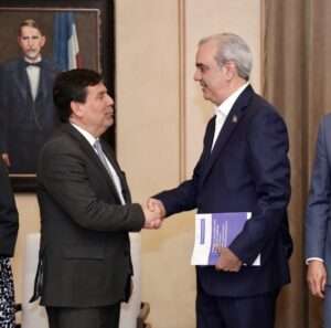 Abinader recibe informe de la CEPAL sobre protección social