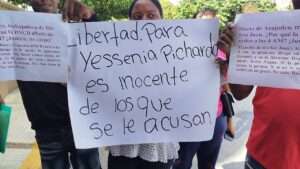 Familiares y vecinos de joven protestan en Nagua pidiendo justicia
