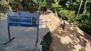 Cabrera afronta derrumbe en Loma Alta con apoyo empresarial ante ausencia del Gobierno Central