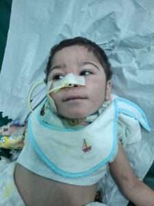 Nico, un bebé de 2 años, necesita ayuda urgente para sobrevivir