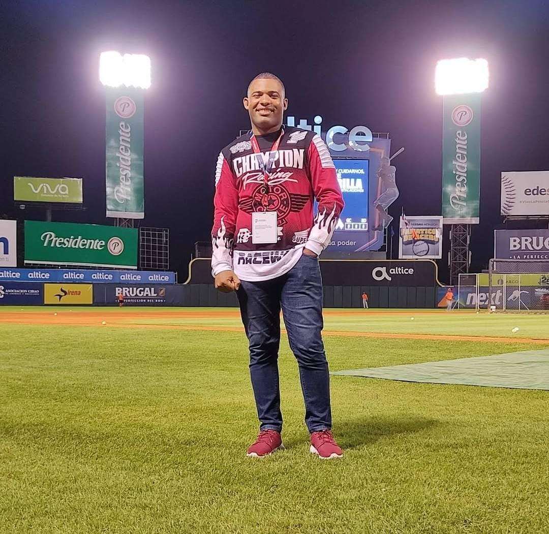 Veterano narrador denuncia exclusión de Lidom tras años en la profesión