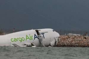 Autoridades investigan incidente de Boeing 747 de carga en Hong Kong