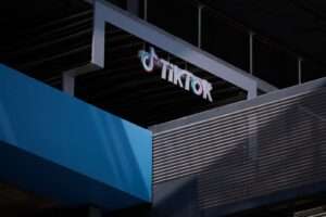 Inspirada en Australia, Nueva Zelanda planea restricción de redes sociales para menores de 16