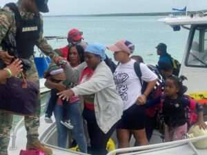 Ministerio de Defensa, a través de la Armada, ejecuta operativo de evacuación en Isla Saona ante los efectos de la tormenta Melissa