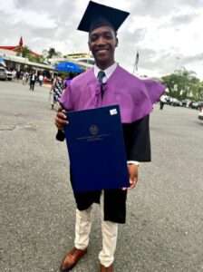 UASD celebra 487 años con la graduación de 3,710 nuevos profesionales, incluyendo a nuestro periodista Meregildo