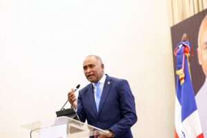 Julito Fulcar presenta Plan Estratégico de Desarrollo Sostenible ante multitud en Baní