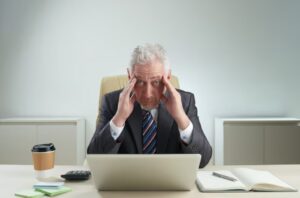 Cuál es el origen psicológico de la adicción al trabajo y cómo superarla