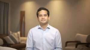 Diputados del PRM acusan a Omar Fernández de violar normas electorales con valla en Times Square