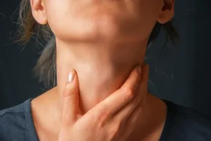 7 señales en el cuello que podrían indicar riesgos cardíacos y metabólicos