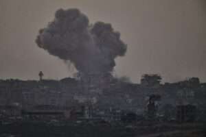 Trump pide a Israel detener los ataques en la Franja de Gaza