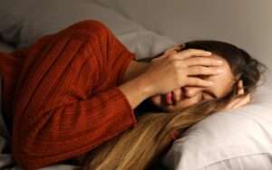 Dormir mal podría estar envejeciendo tu cerebro más rápido de lo que crees