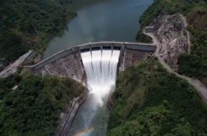 Presa Sabaneta alcanza su capacidad y comienza a verter al río San Juan