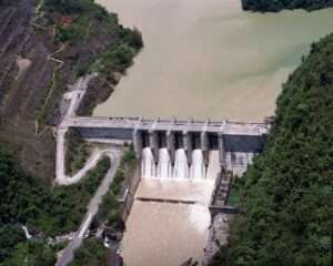 Autoridades emiten alerta marítima y recomendaciones para comunidades aguas abajo de presas