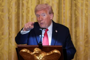 EE.UU. ataca a un submarino que transportaba drogas en el Caribe, dice Trump