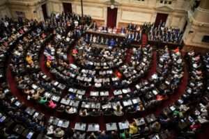 Senadores apoyan propuesta de Omar Fernández para eliminar impuestos a salarios menores de RD$52,000