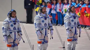 Tras más de seis meses en el espacio, astronautas chinos completan su regreso a la Tierra