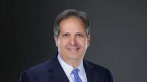 Ministro de Salud garantiza continuidad de servicios del Seguro Nacional de Salud durante investigaciones