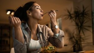 Por qué el sabor de la comida cambia según el ánimo y la atención
