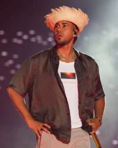 Romeo Santos desata euforia con su sorpresiva aparición en el concierto de Bad Bunny