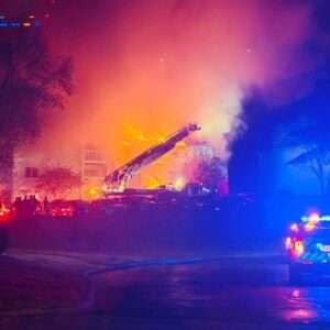 Tragedia en el Alto Manhattan: incendio destruye restaurante dominicano y deja 12 familias sin hogar