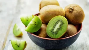 Descubre cómo el kiwi se convirtió en el héroe natural contra el estreñimiento crónico