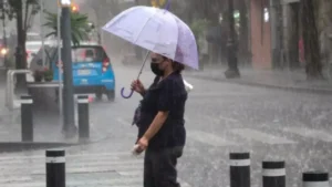 Pronostican lluvias y ráfagas de viento en gran parte del país por efectos de una vaguada