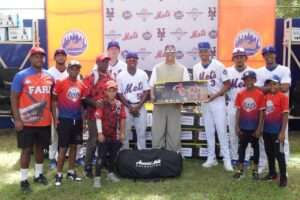 Juan Soto encabeza entrega de utilería deportiva a más de 40 ligas infantiles en nombre de los Mets de Nueva York