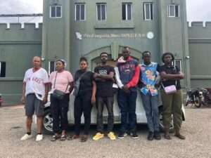 Detienen a hombre que transportaba seis haitianos indocumentados en Montecristi