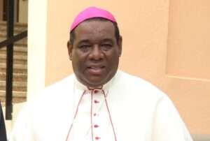 Obispo de Higüey resalta impacto nacional del Programa de Becas de COOPNAMA y llama a fortalecer su expansión internacional