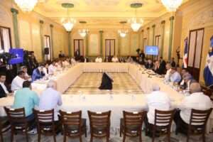 Abinader encabeza reunión de emergencia para evaluar daños tras el paso de Melissa